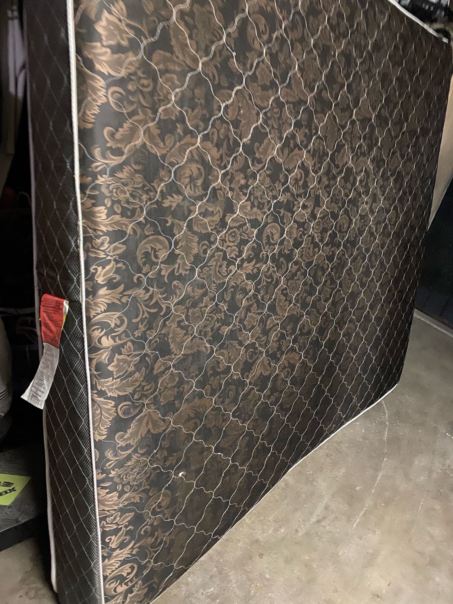 New queen size mattress. Firm 100