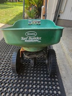 Scott's Turf Builder Spreader