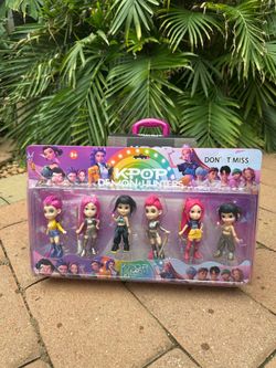 K-pop doll set