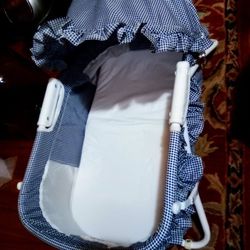 Kolcraft Tender Vibes Baby Bassinet (New)