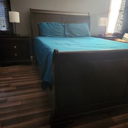 5 Piece Queen Wood Bedroom Set