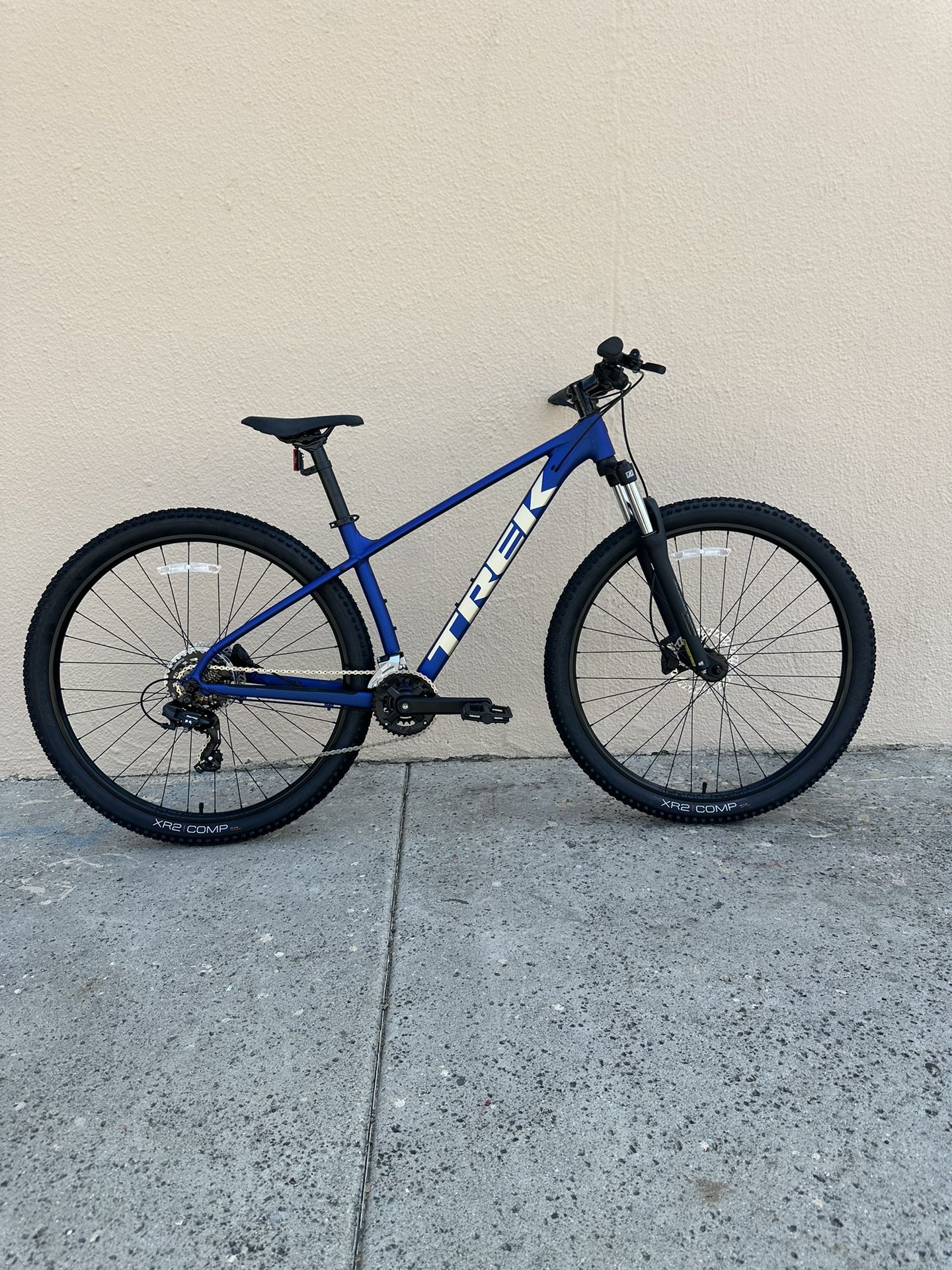 BRAND NEW 2025 Trek Marlin 4 Gen 3 Mountain Bike