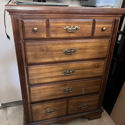 Vintage Dresser Bassett furniture 