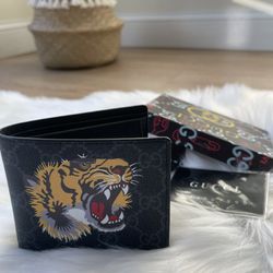 Gucci Bi- Fold Tigerprint Black Men Wallet for Sale in Auburndale