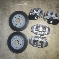 GM  Calipers With Brake Pads and Front Rotors
