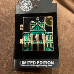 DLR - Cast Exclusive - Attractions Collection - Haunted Mansion