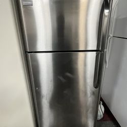 Refrigerator Frigidaire 30”