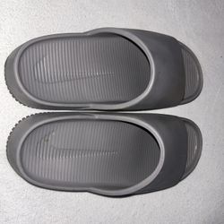 Nike Slides (Gray)