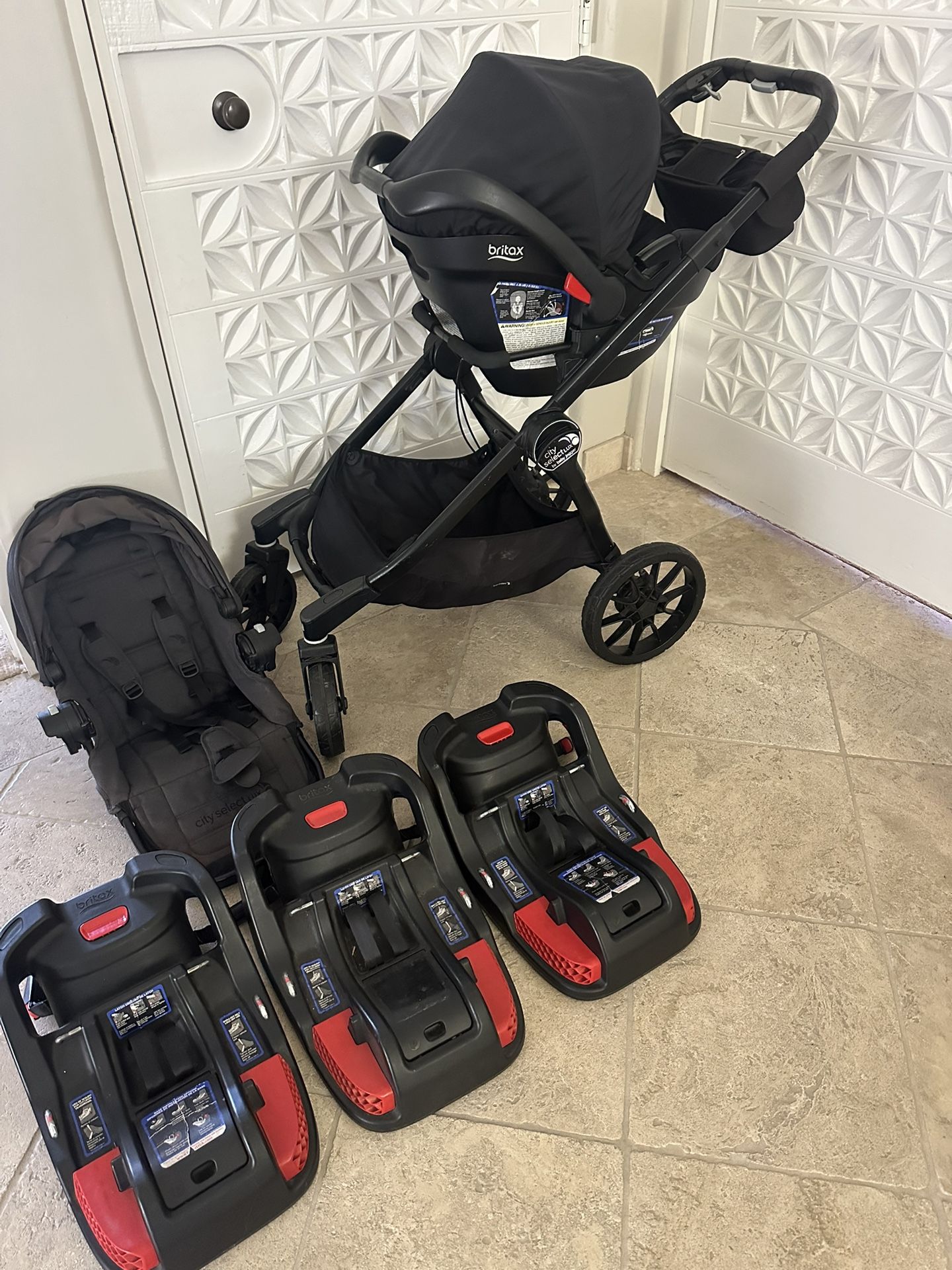 City Select LUX With Britax Infant Carseat And Bases & Adapter For Stroller