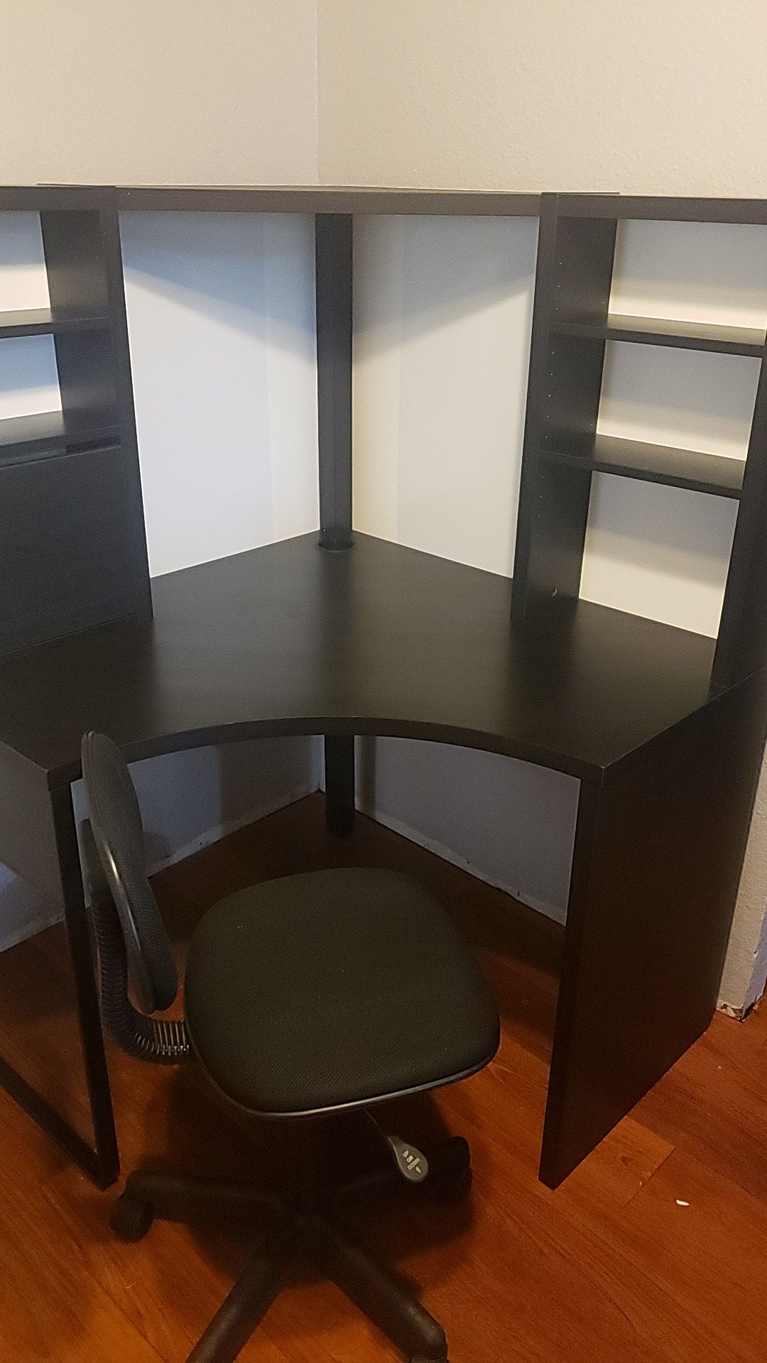 Corner desk with chair