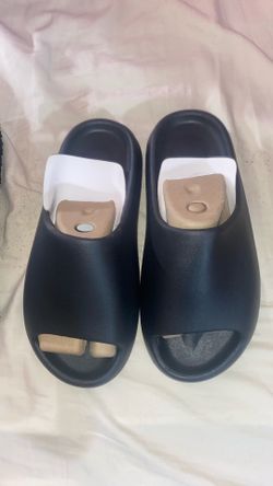 Yeezy Slides Size 10