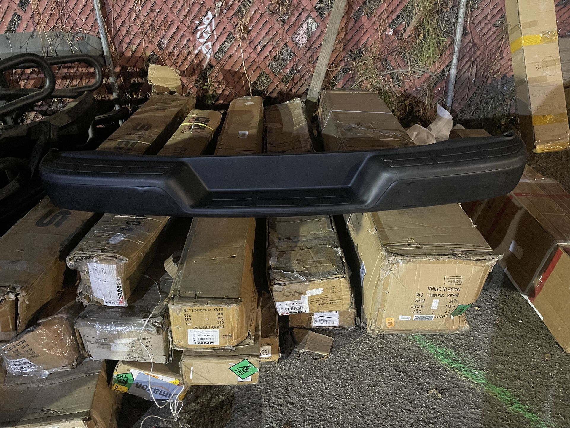 Open Box 96 - 14 GMC Savanna / Chevy Express Rear Bumper Back Defensa De Atrás Negra