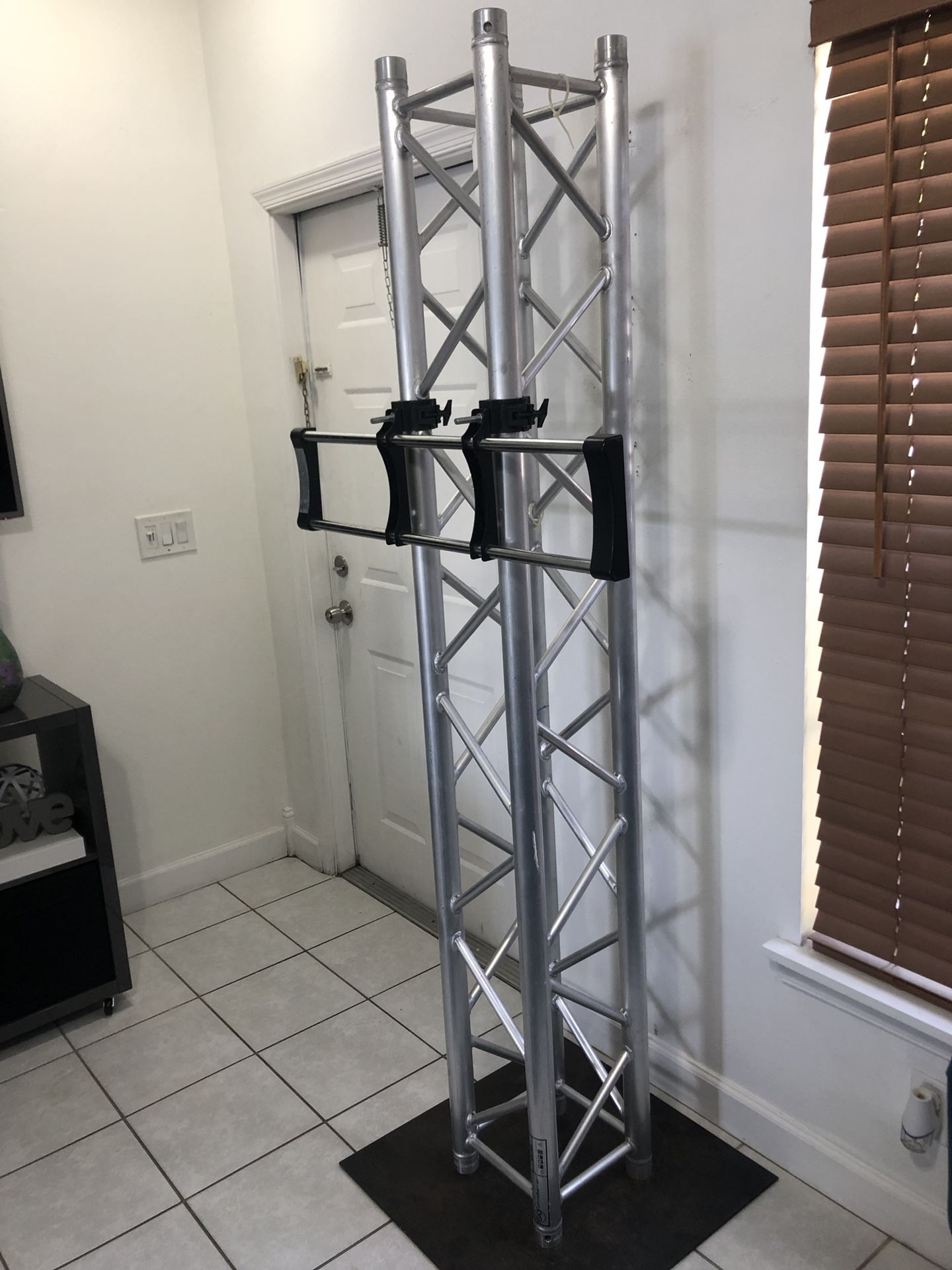 1 truss Aluminium 7feet Original