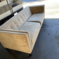 Jonathan Louis sectional Couch. Less Then One Year Old. 