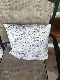 Blue & White Medallion Throw Pillow