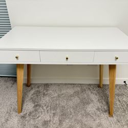 Modern style white color wooden writing desk/vanity desk with 3 drawers