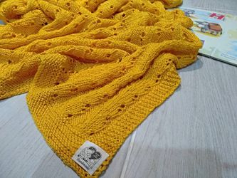 Handmade baby blanket, knitted.
