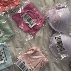 victoria’s secret bra & panties read desc!