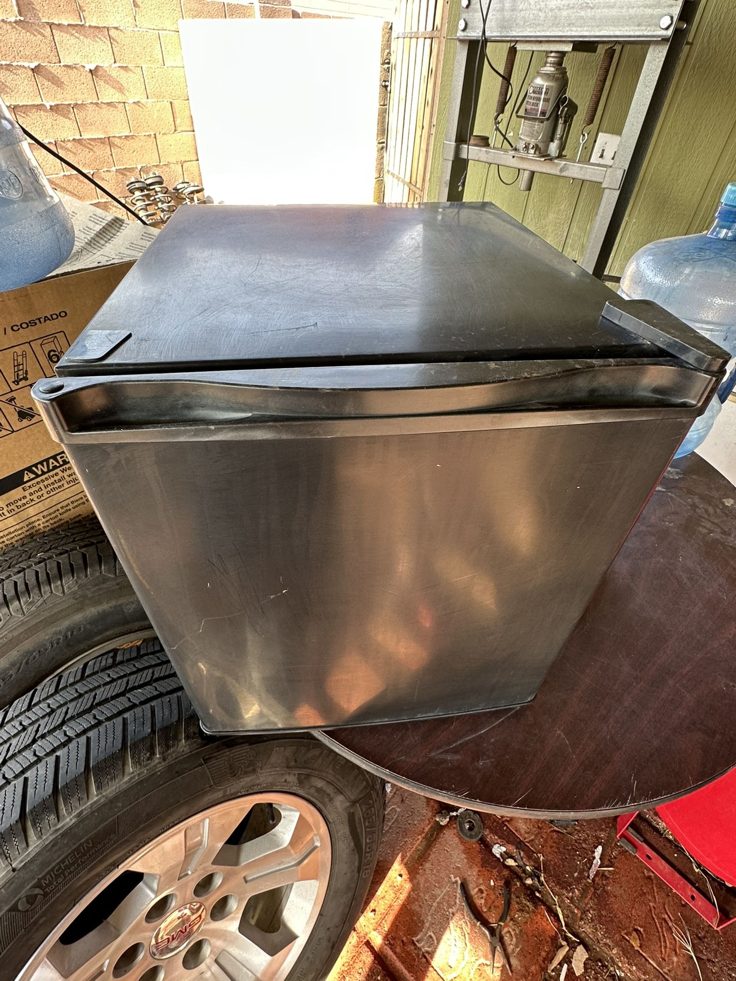 Magic Chef compact refrigerator