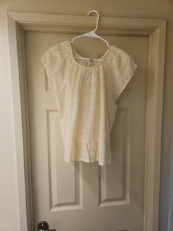 American Eagle Cream Shirt Size L