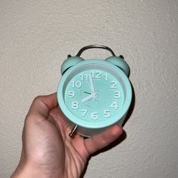 Smooth Ticking Bedside Alarm Clock 