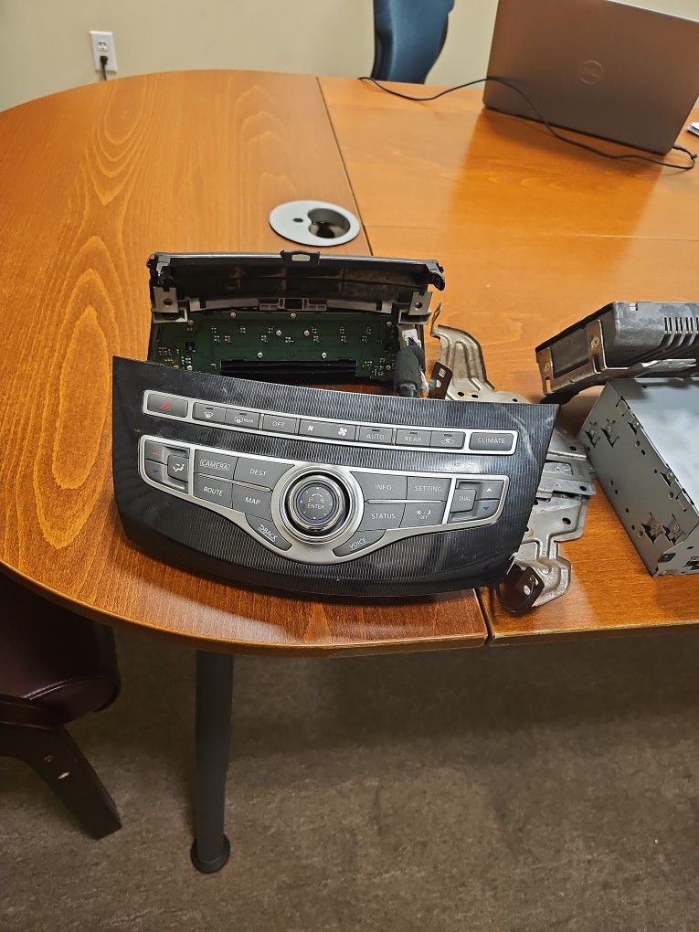 Radio, Stereo Screen System For A 2017 Infinity QX60