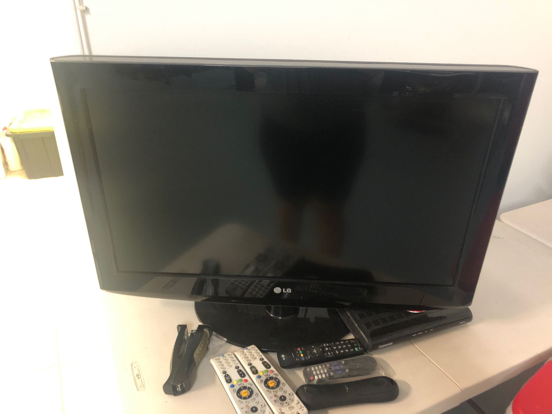 LG TV 32”