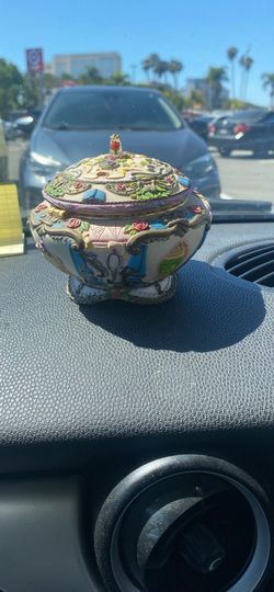 This is a vintage Disney Beauty and the Beast musical jewelry box, featuring Belle spinning to "Tale as Old as Time