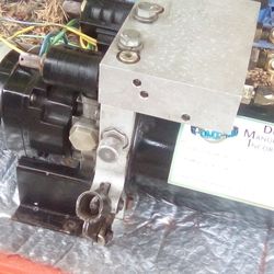 Hydraulic Pump With 2 Inputs And 2 Outputs 