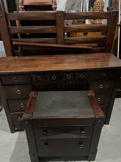 Queen size bedroom set with dresser and one nightstand
