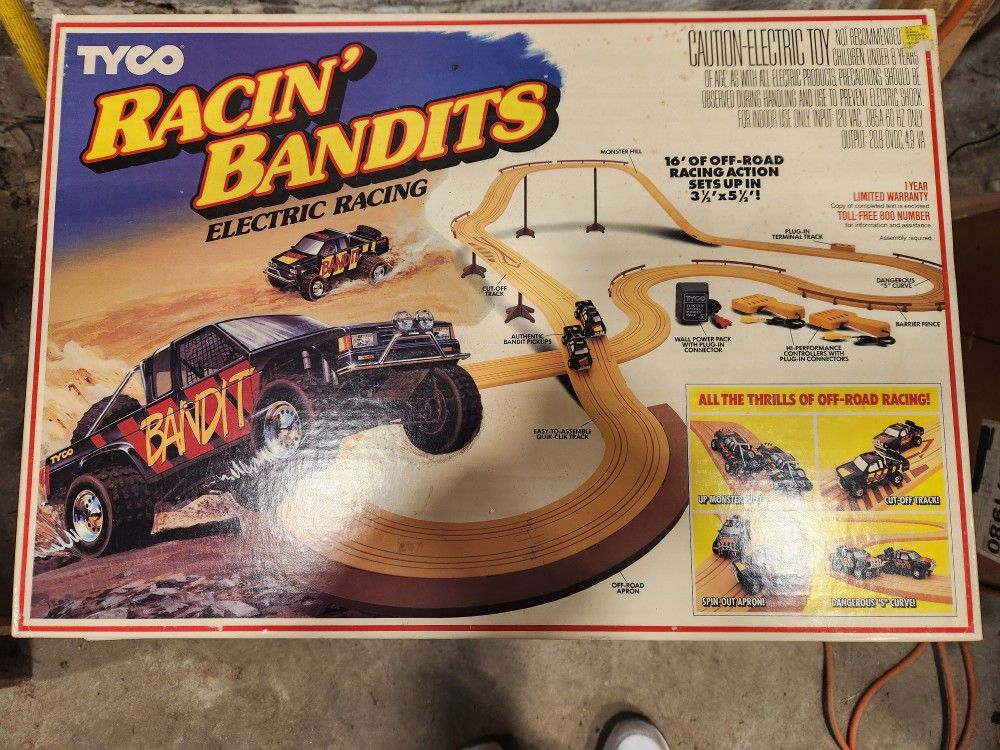 Tyco Racing Bandits Slot Car Track