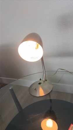 Desk lamp