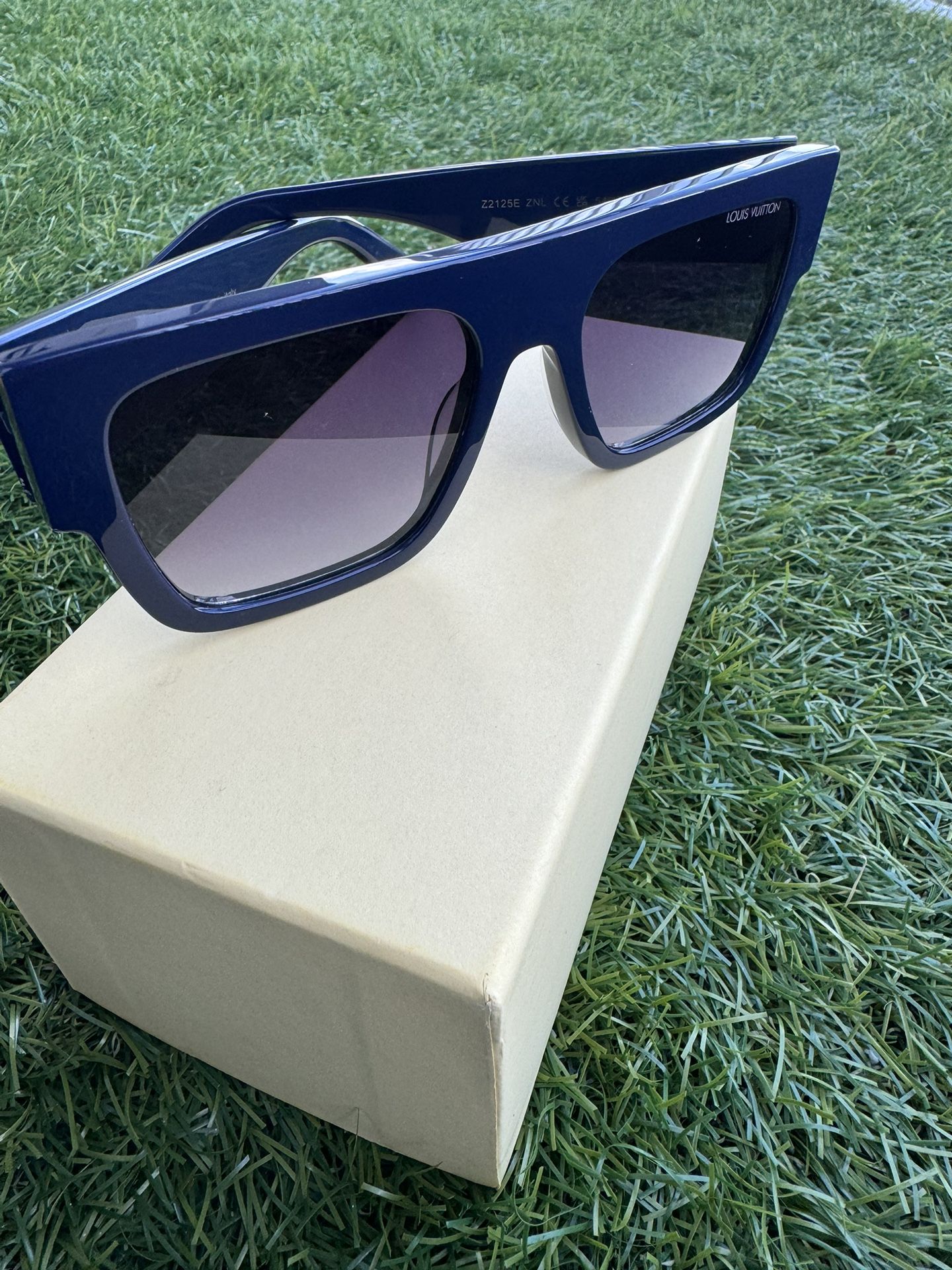 Z2125E LV Clash Square Large Sunglasses- BLUE for Sale in Houston