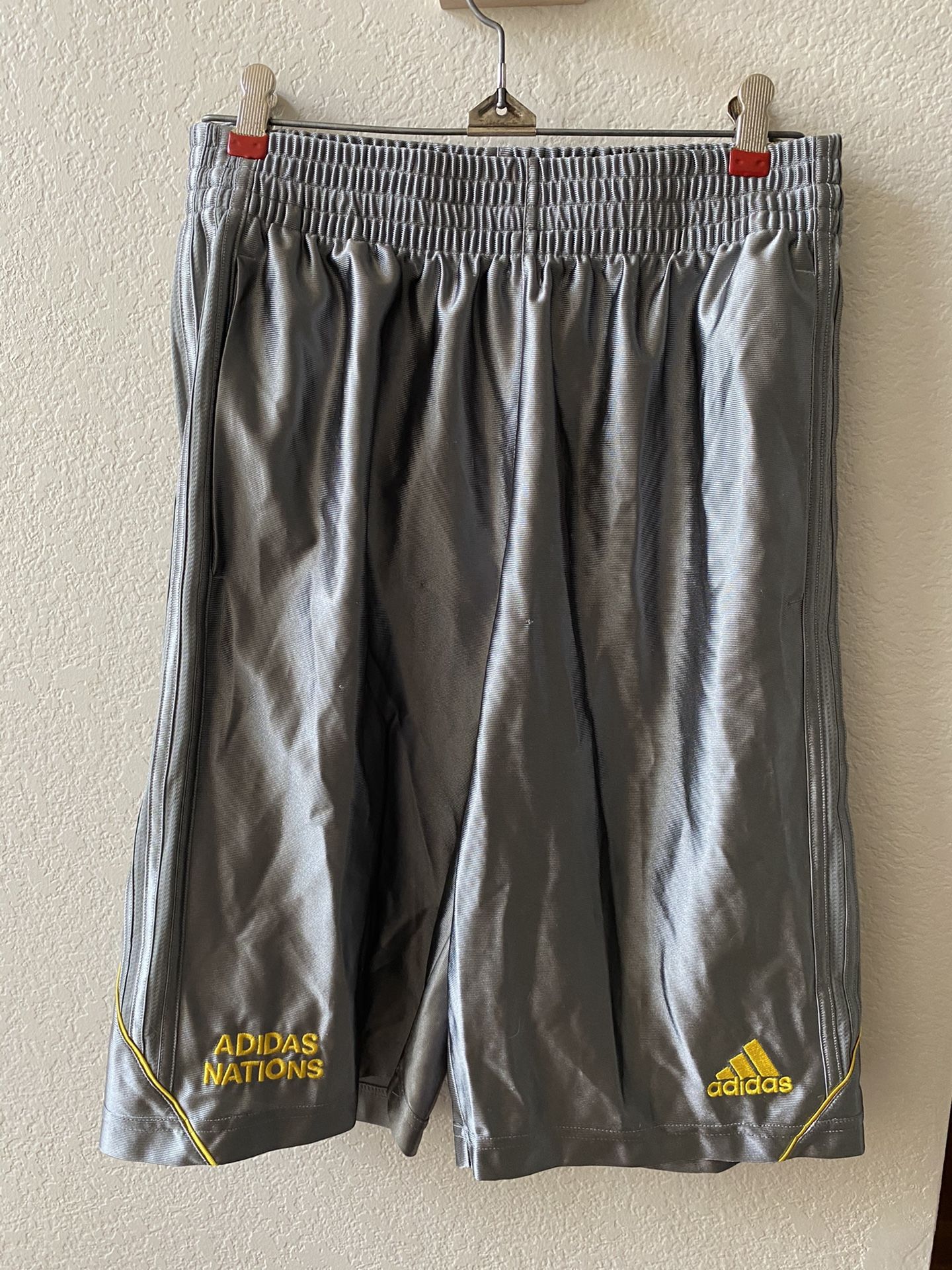 Men’s Adidas Nation Shorts Sz Medium 