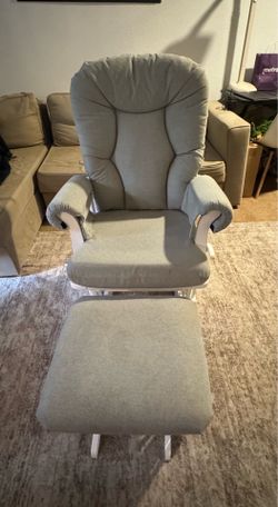 PENDING : Free rocking chair