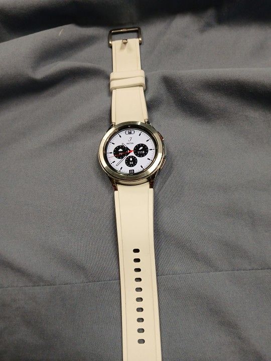 Samsung Galaxy Watch 4 Classic (White Band)