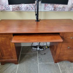 Executive Computer Desk - Great for Tall Beings!