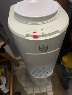 Hot/cold water dispenser