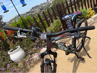 GT Laguna Pro 27.5” Mountain Bike – Excellent Condition