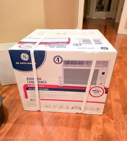 New Air conditioner 6000 BTU GE ROOM