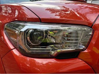 2016 Toyota Tacoma Trd sport headlights