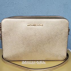 ✨️ Michael Kors Gold Crossbody ✨️