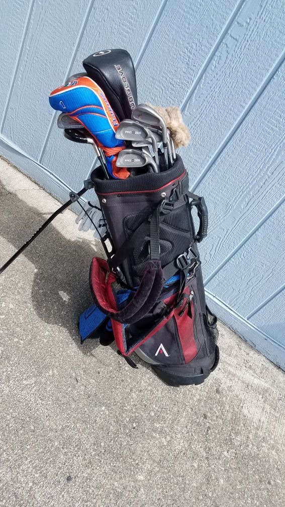 Golf clubs, bag and accessories