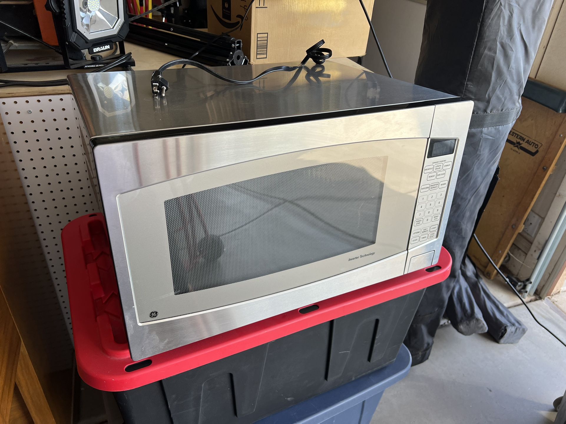 Large GE Microwave 1200w