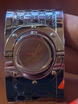 Gucci Twirl Bangle Cuff Watch