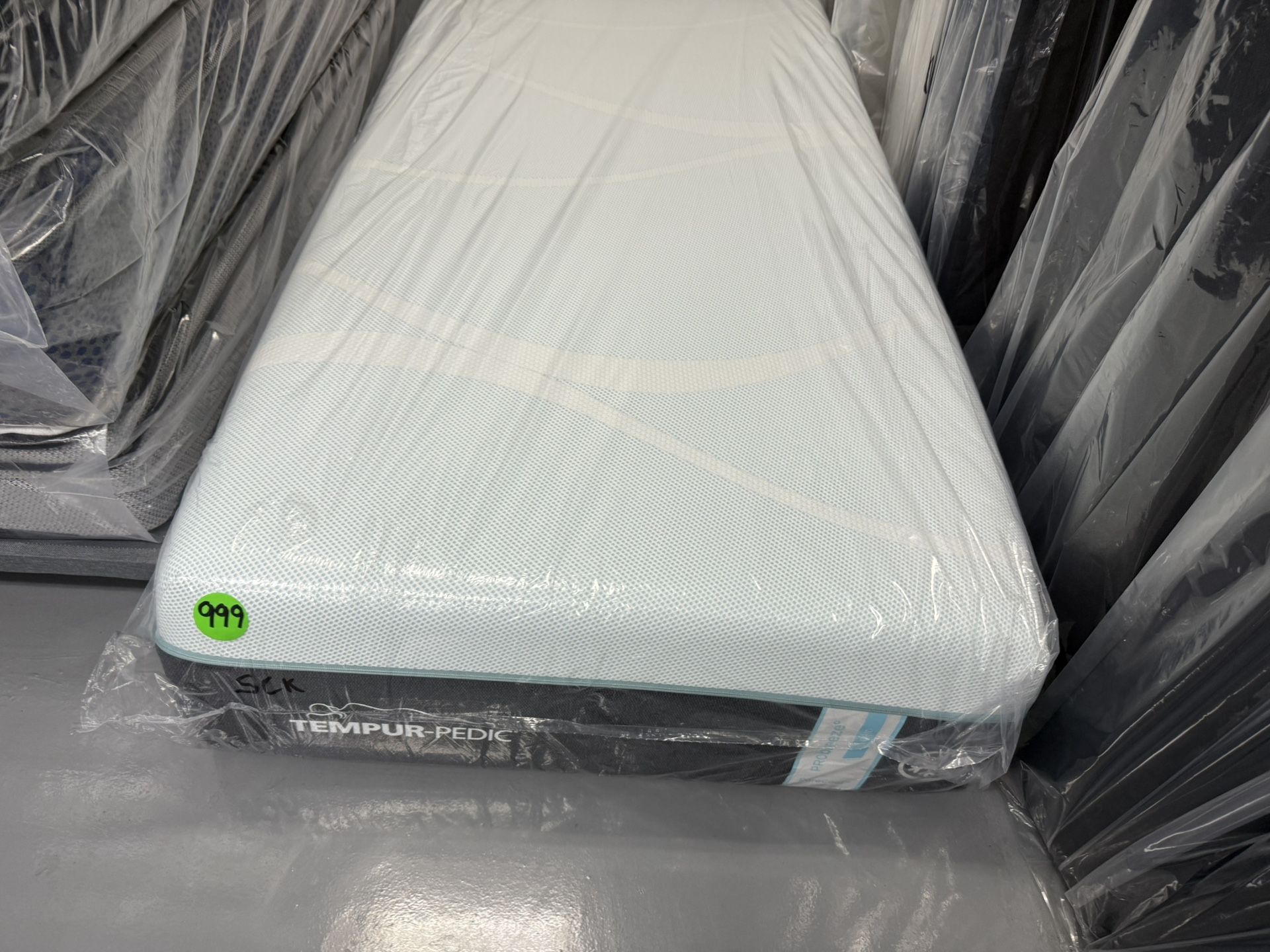 SPLIT CALIFORNIA KING SIZE TEMPURPEDIC PROBREEZE (MEDIUM) HYBRID MATTRESS & BOX SPRING BED SET