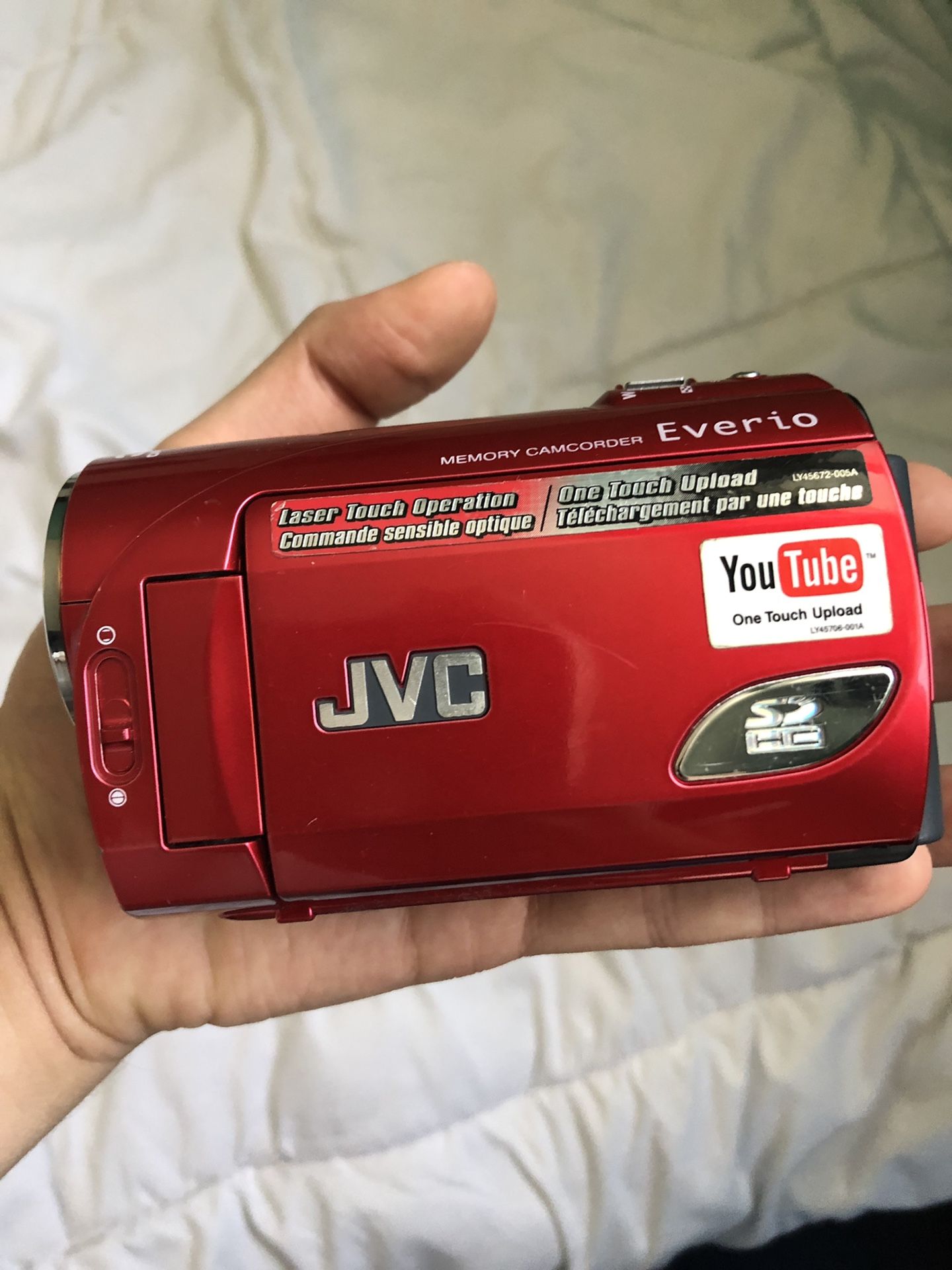 JVC Everio GZ-MS100RU Camcorder w/ Charger