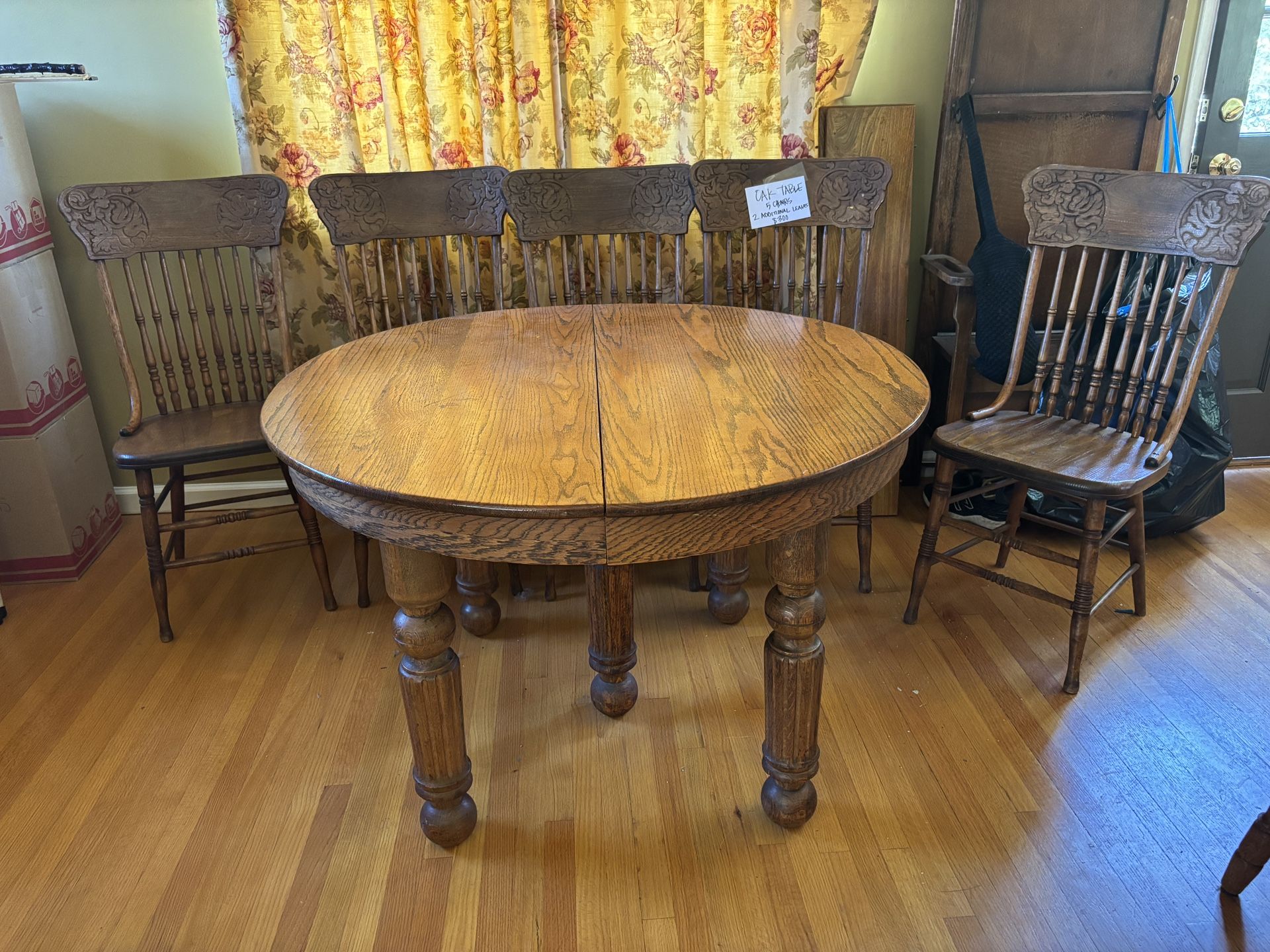 Oak Turned 5 Legged Table With 3 Leaves