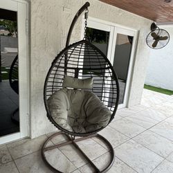 Outdoor Swing Chair - Wicker basket