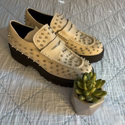 Woman Shoes Size 8.5